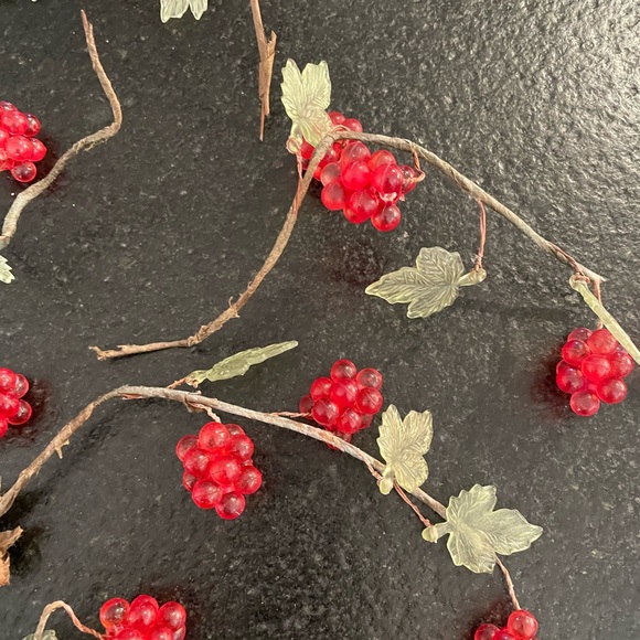 Vintage Christmas Red Berries and Leaves Garland Pieces - Picture 12 of 12